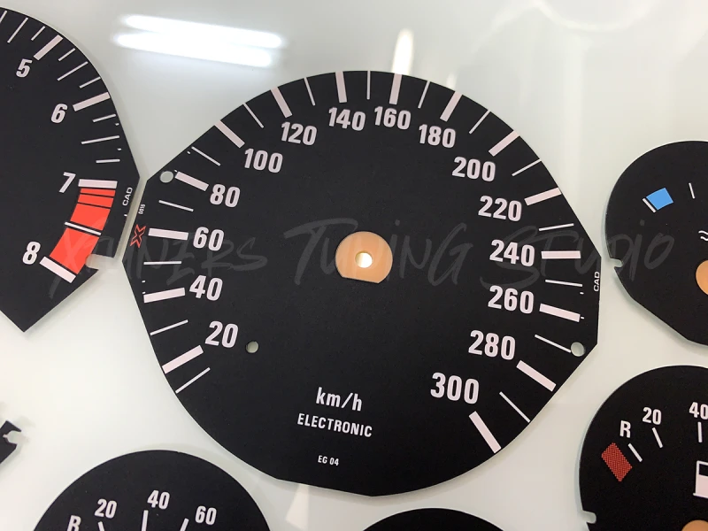 BMW 5-Series E34 M5 dials