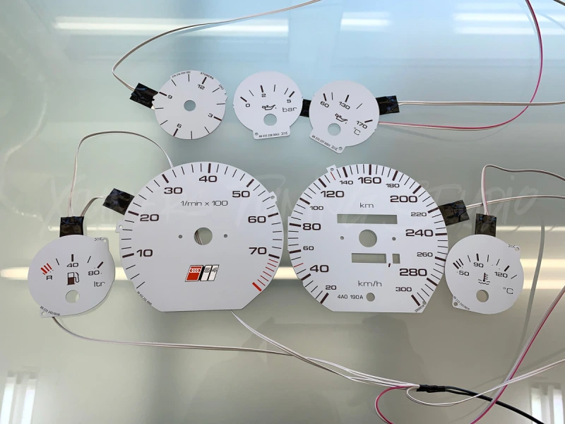 Audi C4 S4 Typ 4A, 1991–1994 EDM 300 km/h plasma dials