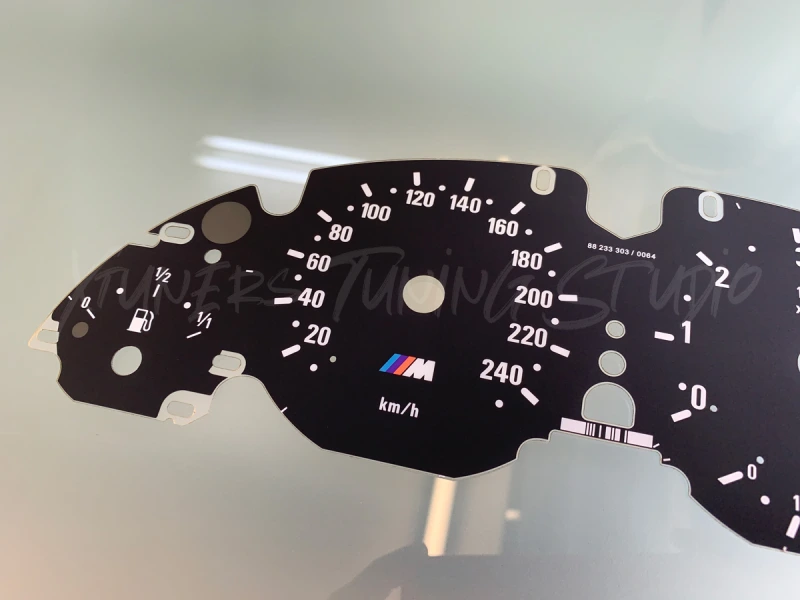 BMW 5-Series E39 6K 240 dials 