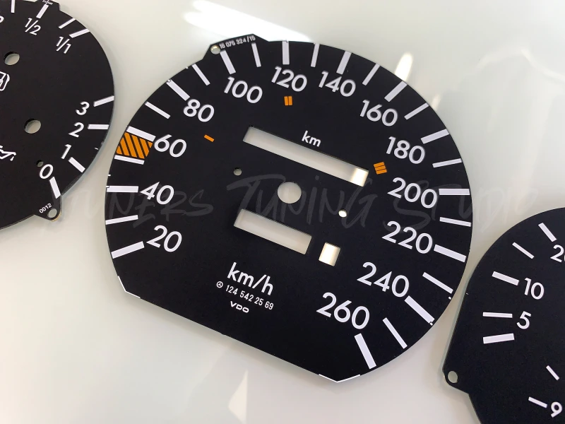 Mercedes E-Class W124 E500 dials
