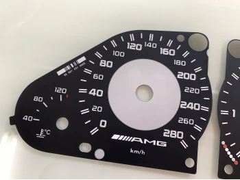 Mercedes G-Class G500 AMG V8 dials