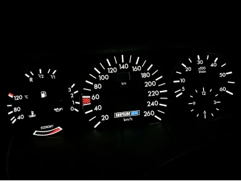 Mercedes W201 190D 6K, 260 km/h plasma dials